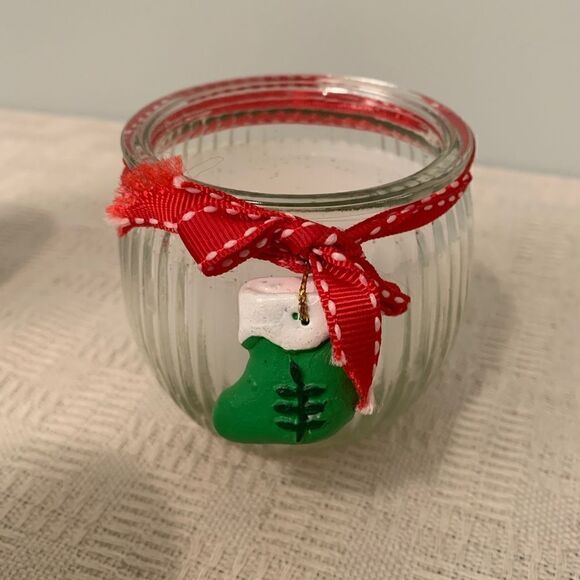 Holiday Mitten Candles   - Picture 4 of 9